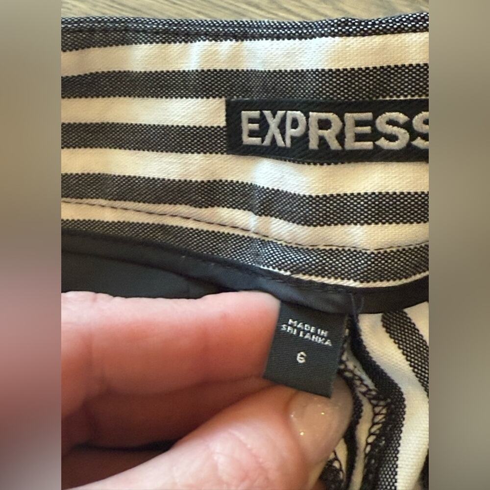 Express Monochrome Striped Shorts 6 - Picture 2 of 5